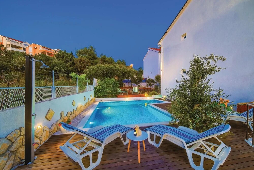 Beautiful Apartment in Okrug Gornji With 2 Bedrooms, Wifi and Outdoor Swimming Pool