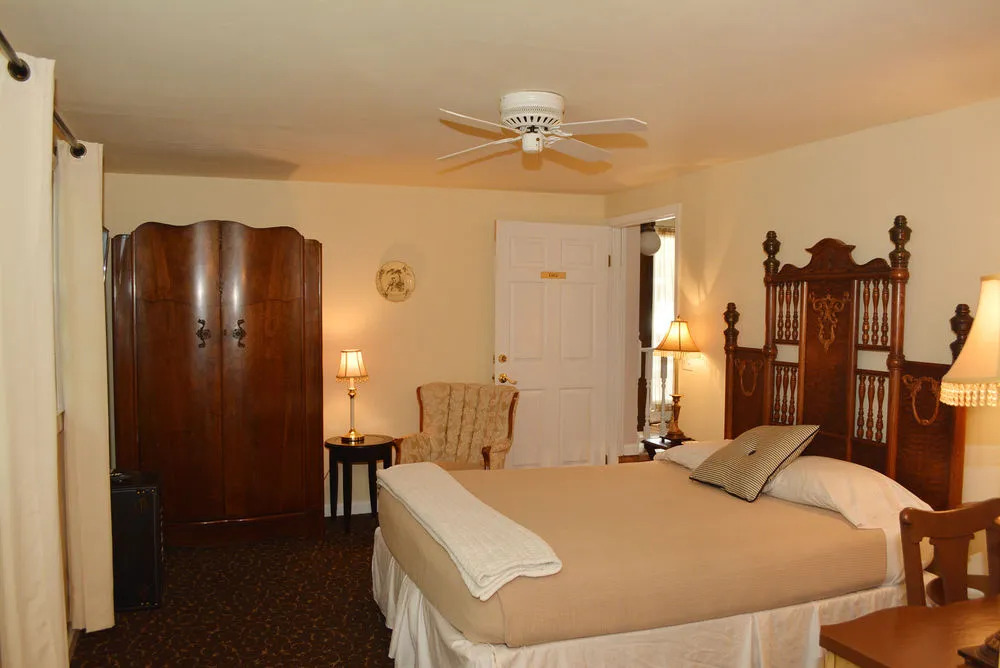 Deer Creek Inn
