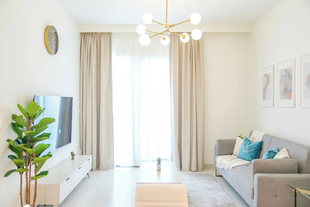 Yogi - Elegant Apartment With Balcony Amidst Vibrant Area