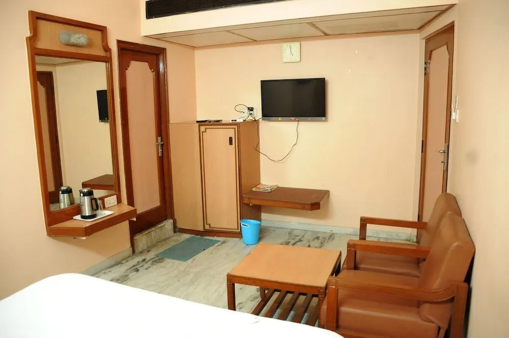 Hotel Valluvar
