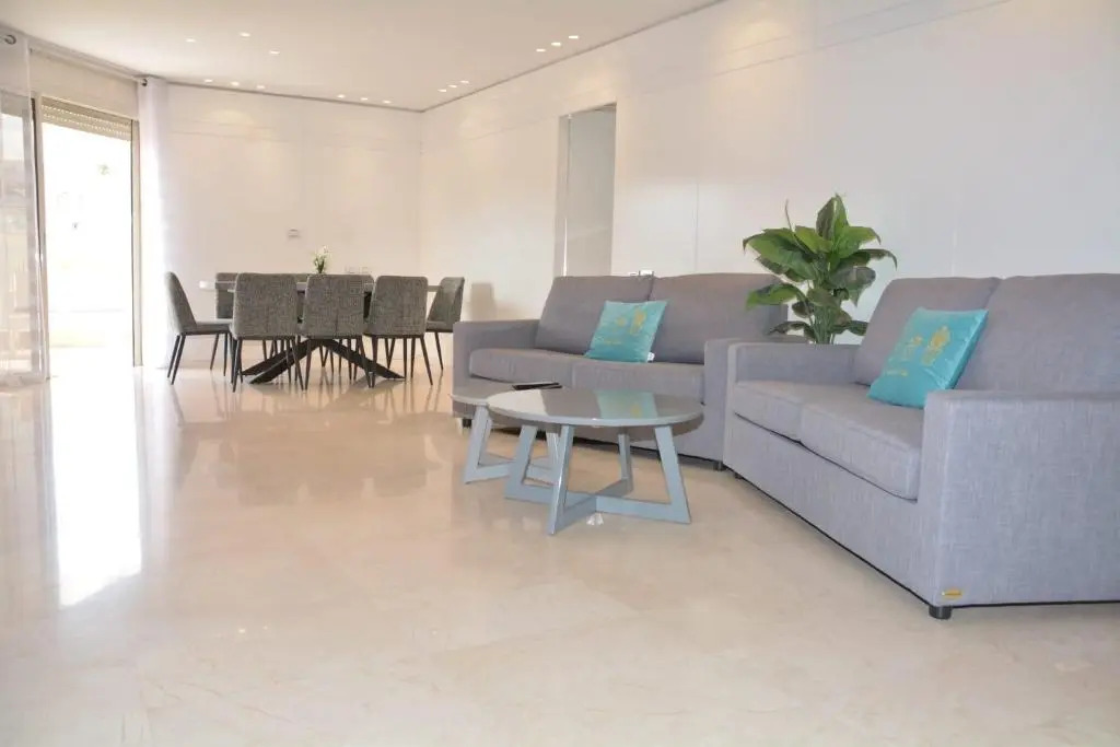 Renovated 3 Bedroom - Residence with Pool next the Beach