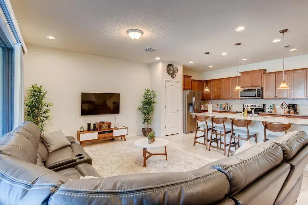 8843 GC Windsor at Westside Luxury 5 BR Townhome