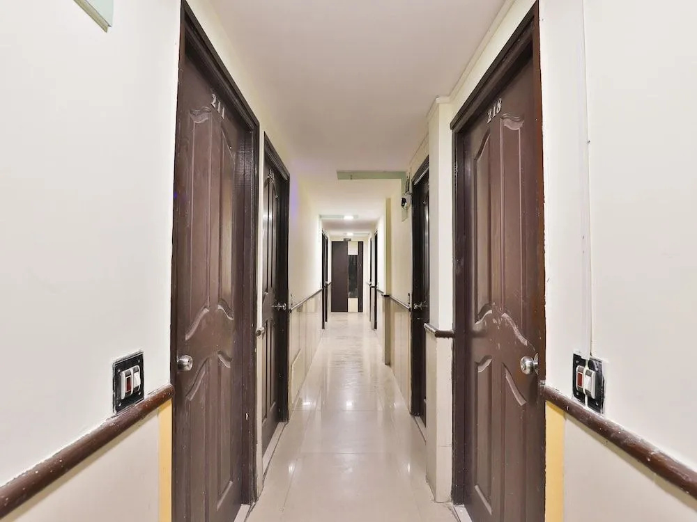 Collection O 8376 Hotel Angel Plaza