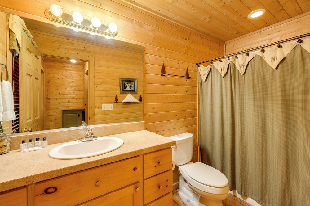 Hot Tub + Game Room: Spacious Blue Ridge Retreat!