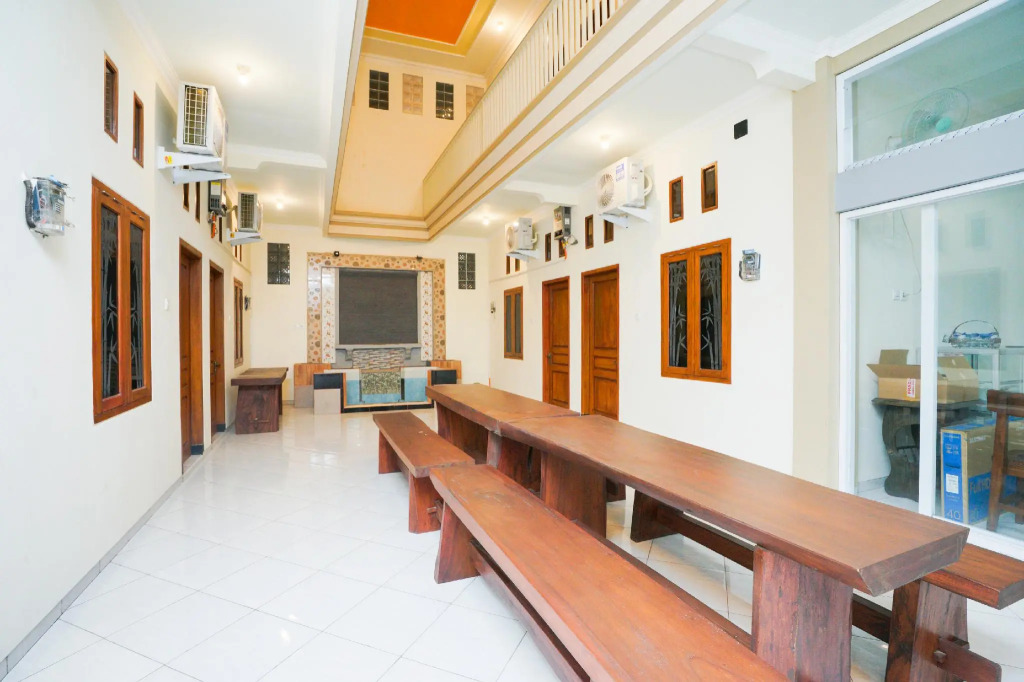 OYO 1642 Penginapan Anggrek Syariah 2