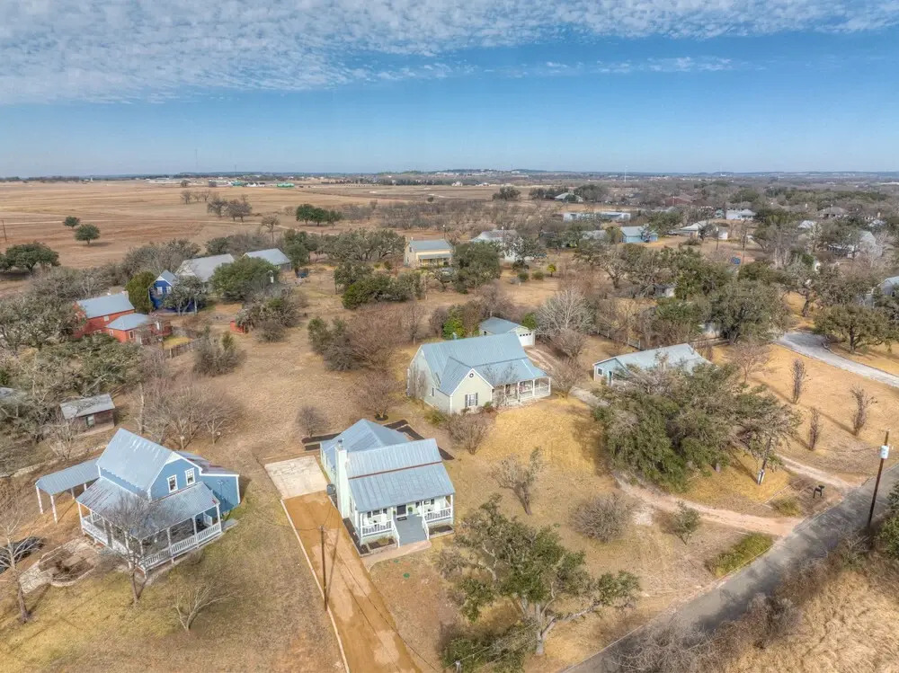 Stunning Home on Wine Trail W/hot-tub!