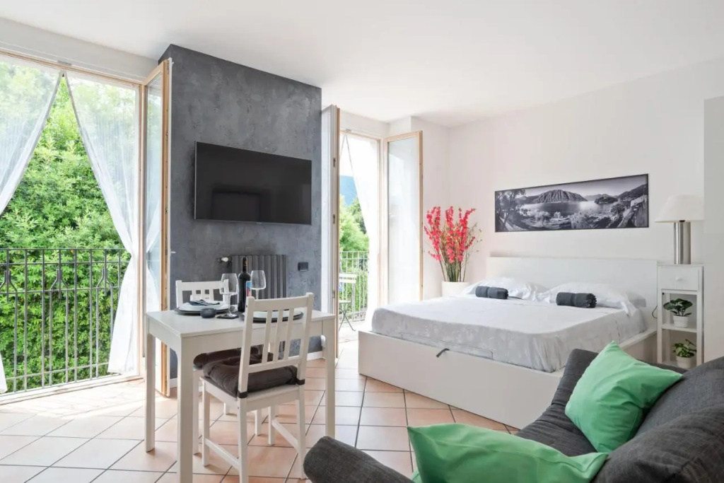 Guesthost - Ossuccio Apt with Ac, Balcony & Parking! (Adults Only)