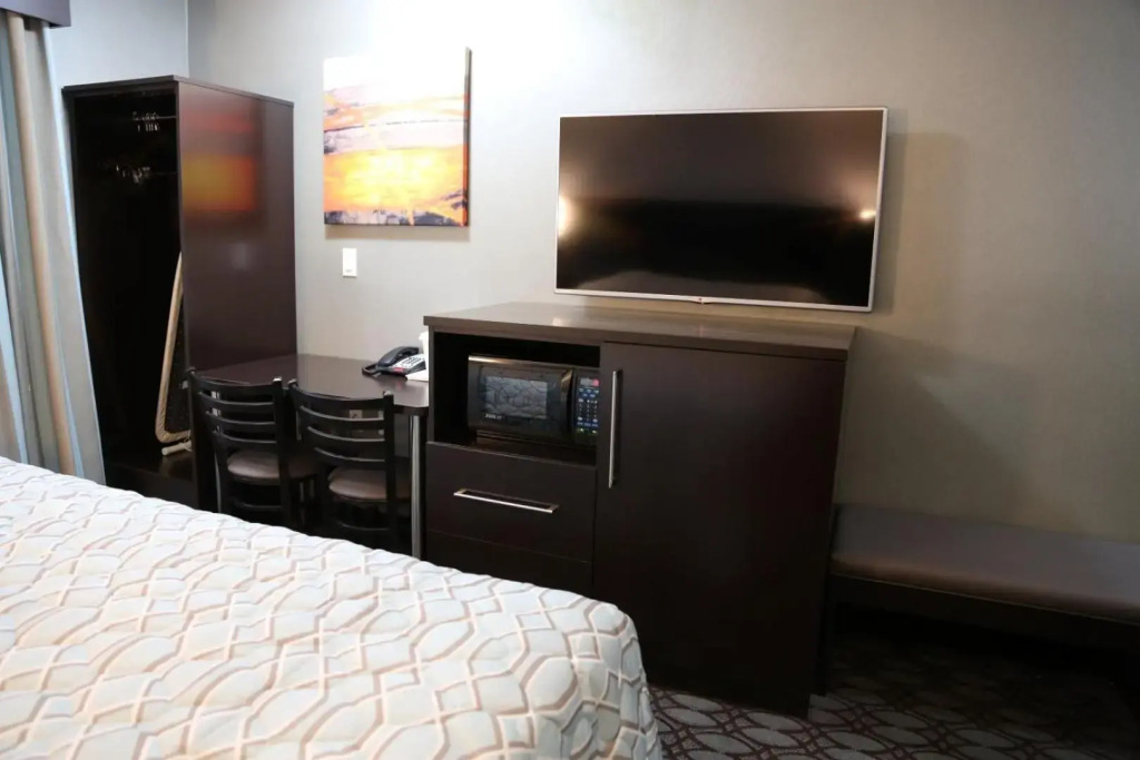 Red Carpet Inn Elmwood