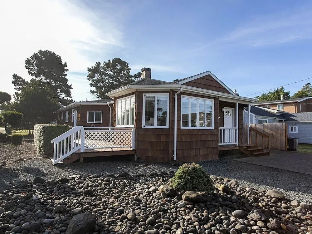 Beach Retreat 4 Bedrooms 2 Bathrooms Home