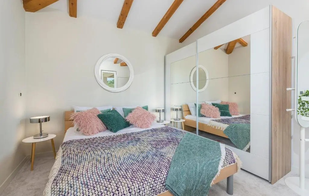 BIG Promotion, Villa Serenitas