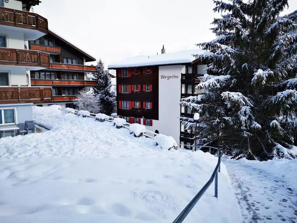 Bright renovated studio - 1 min from the slopes!
