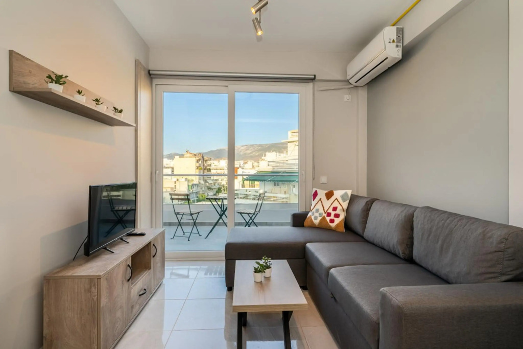 Sunny penthouse w/ Acropolis view next to metro