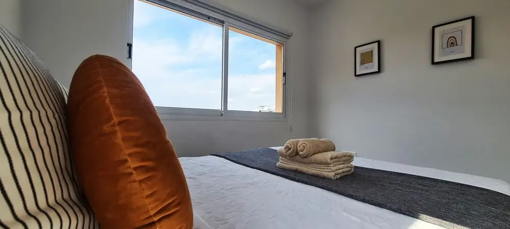 Phaedrus Living: Cityview Luxury Flat Walnut Grove 304