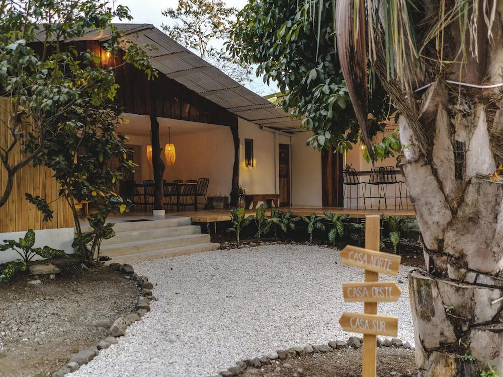 Cuatro Vientos Lodge & Apartments - Santa Teresa, CR
