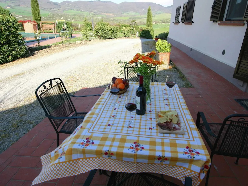 Modern Farmhouse in Pienza with Pool
