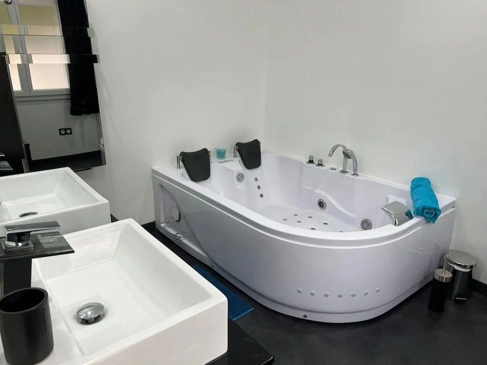 Modern Comfort in Minervois