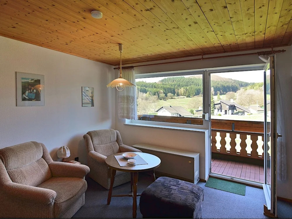 Quaint Apartment With Balcony, Garden, Bbq, Bicycles