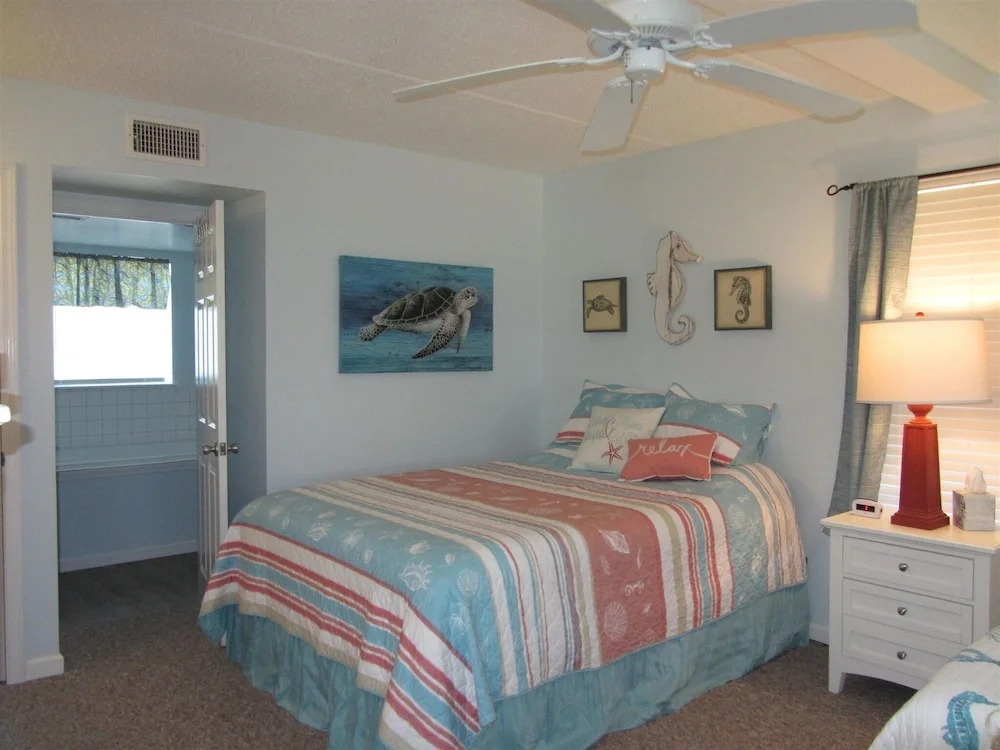 Horizontal In Hatteras 2 Bedroom Condo