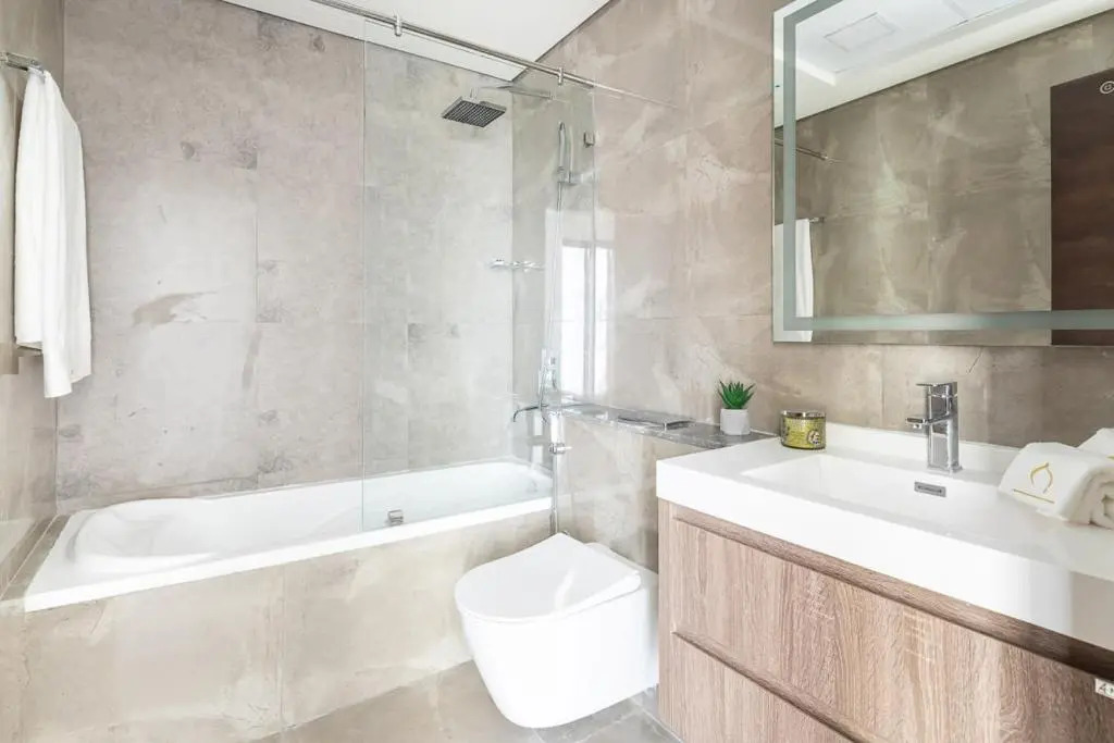 Frank Porter - Majestique Residence