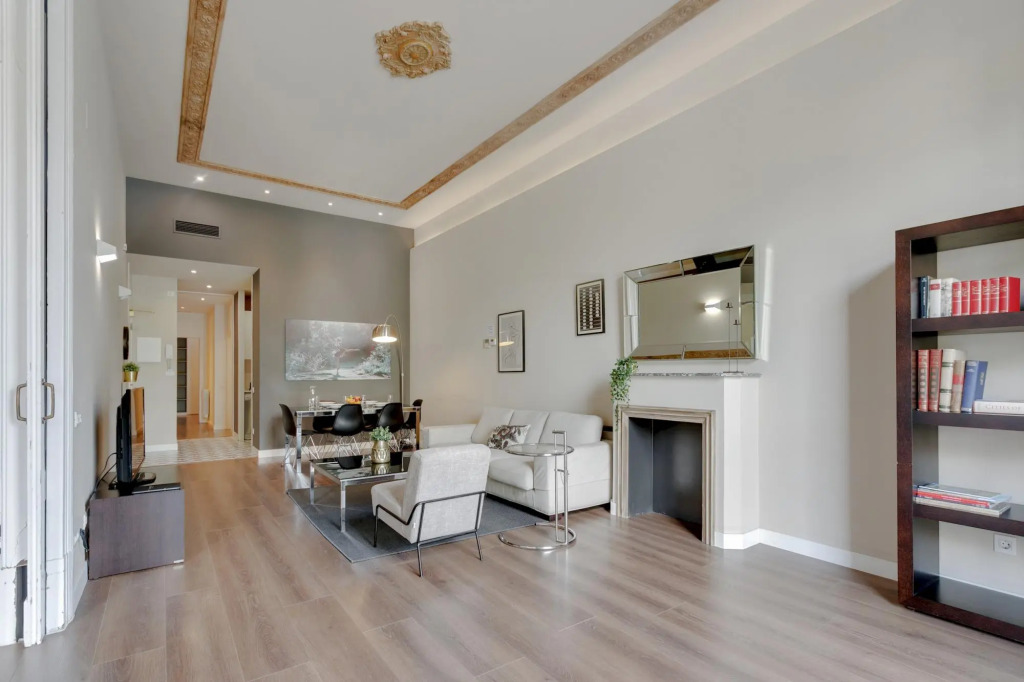 Condal in Barcelona with 3 bedrooms and 2 bathrooms