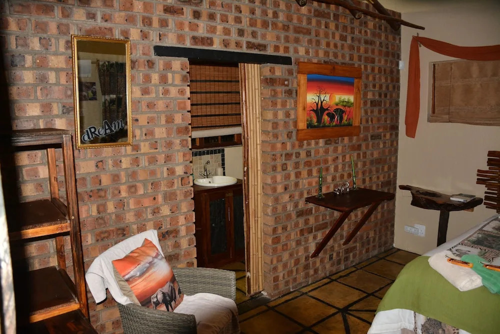 Bona Ngwenya Lodge & Safaris