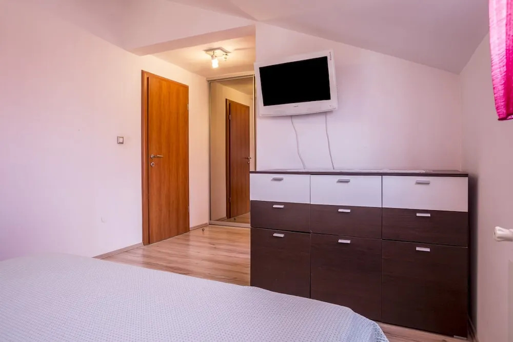 Luxury Spacious apt Near Znjan Beach w sea View