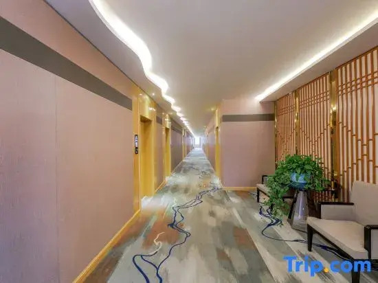 Silk Road Ruihua Hotel (Zhangye West High-Speed Railway Station)