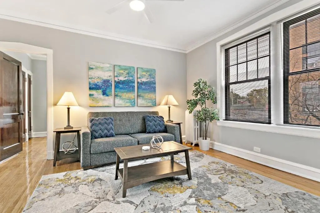 Bright Spacious Apt, Comfy King Bed, 5 Location