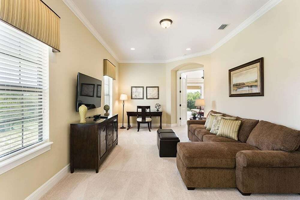 Villa W190 -with Beautiful Pool Deck- 5 Bedroom Villa