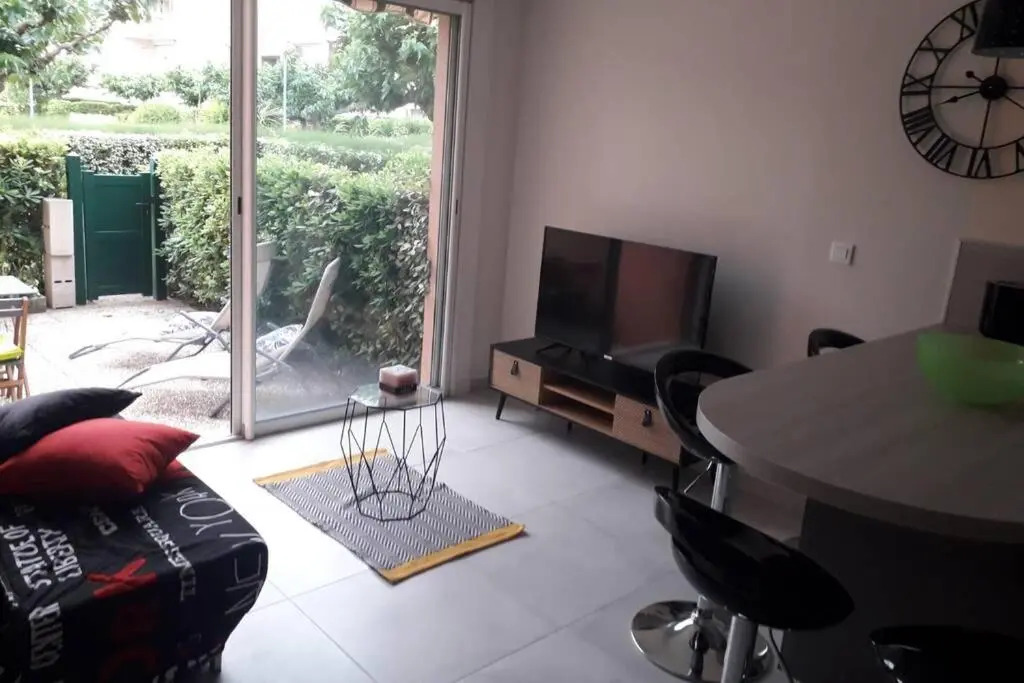 Nid douillet F2, jardin, piscine, parking, plage 200 m Palavas