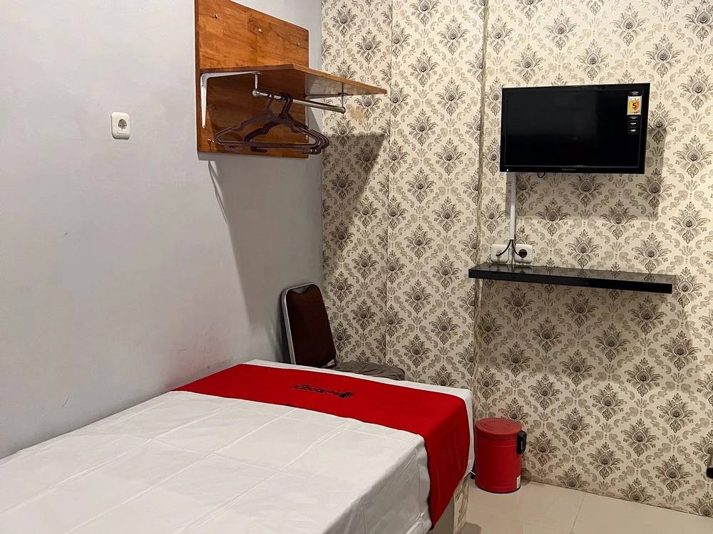 RedDoorz near Waterpark Citra Garden Medan