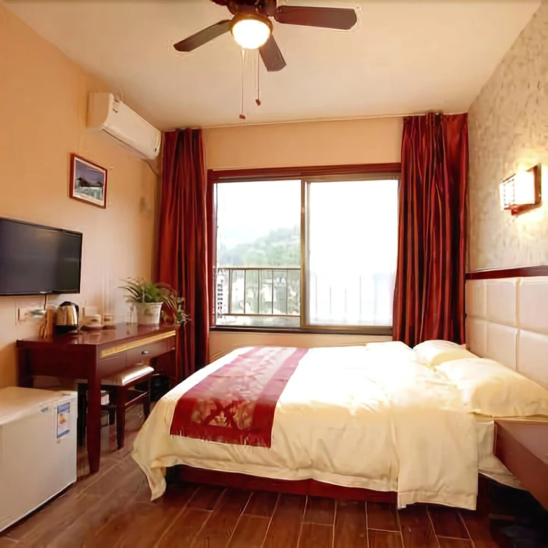 Longjun Jiayuan Hotel