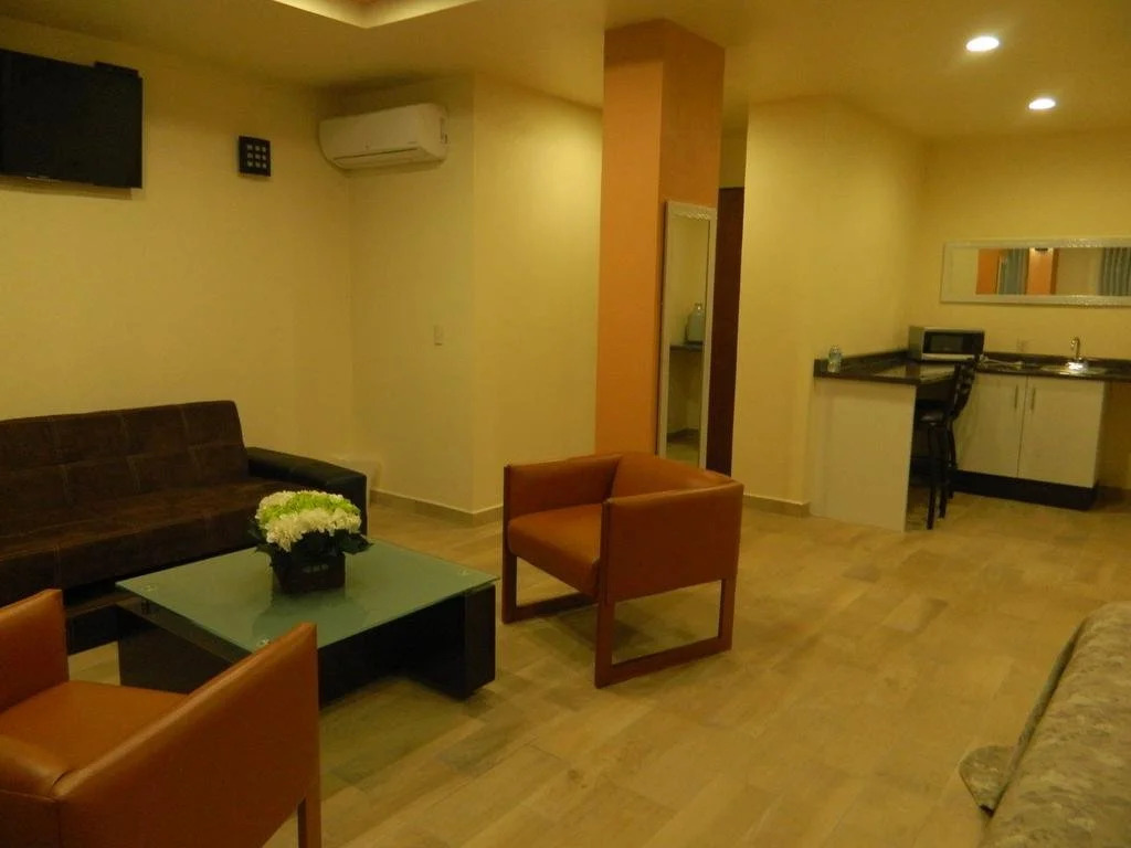 Hotel Plaza Bernal