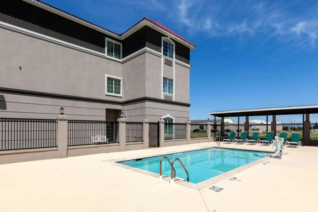 La Quinta by Wyndham Midland North