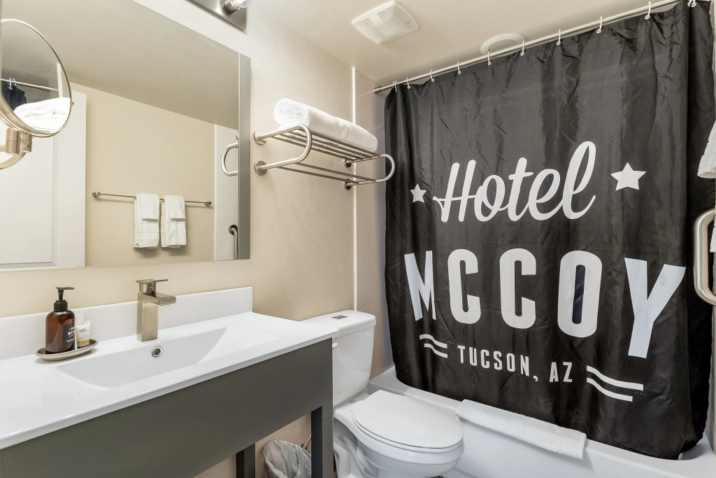 Hotel McCoy Tucson - Art, Coffee, Beer, Wine, Pool