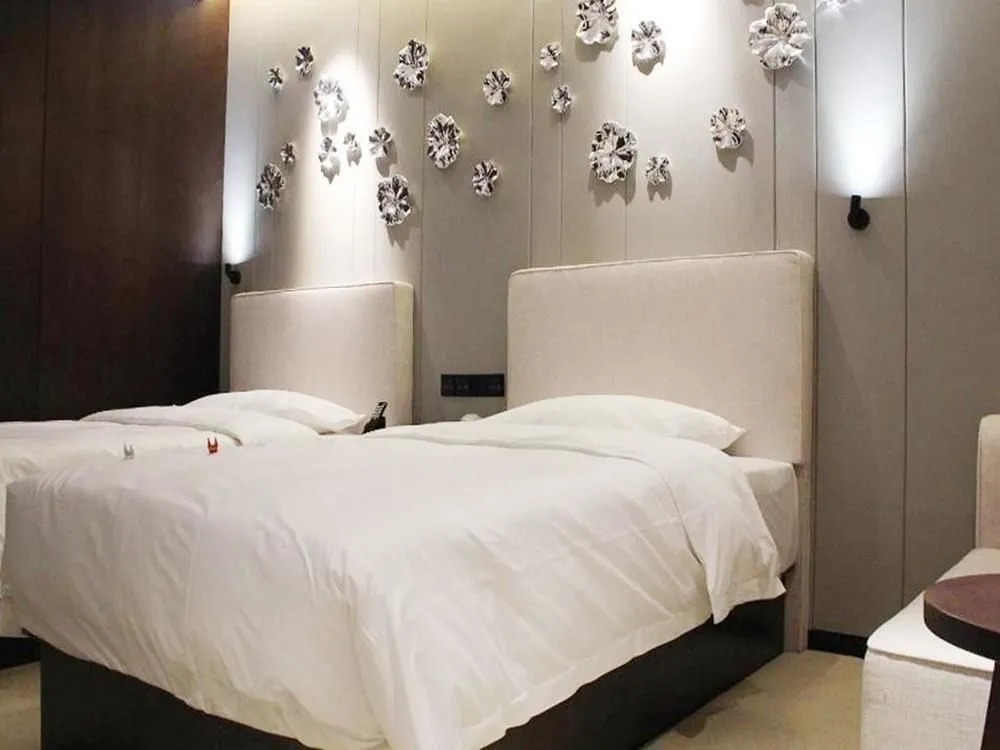 Maritime Hotel (Zhengzhou Century Amusement Park Zhongyuan Tower)