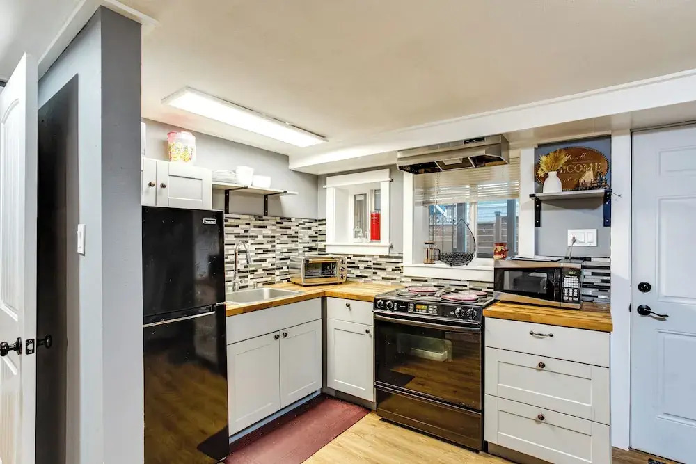 3 Mi to Puget Sound: Lakefront Gem w/ Patio!
