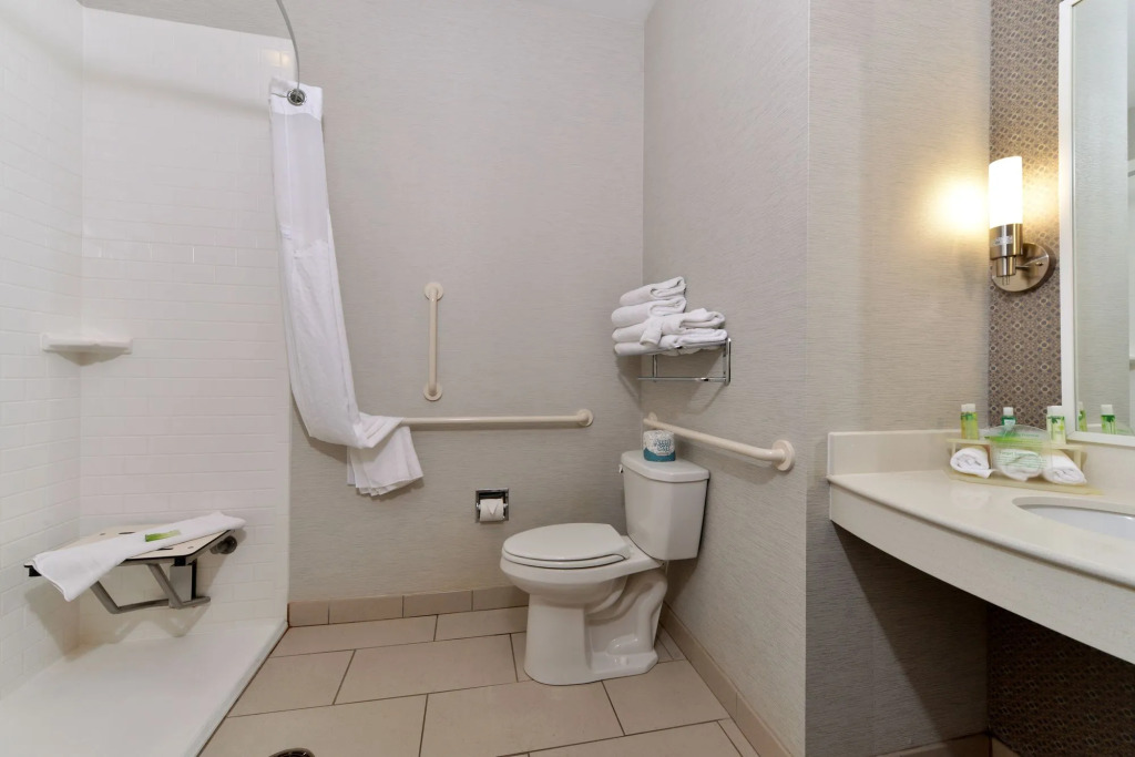 Holiday Inn Express & Suites Terre Haute by IHG