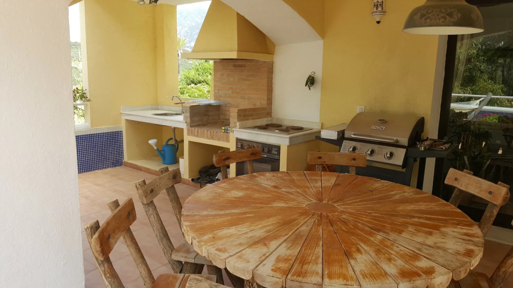 Villa El Nido with Mountain & Sea Views