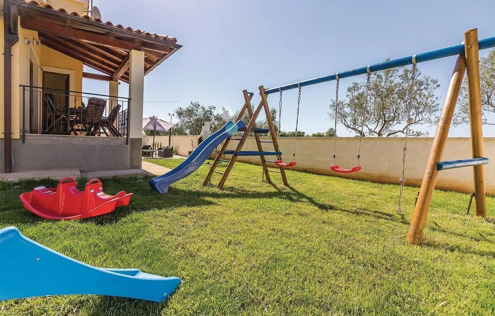 Amazing Home in Liznjan With Wifi and 3 Bedrooms