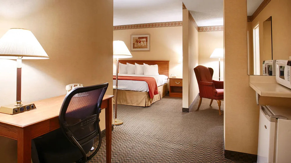 The Falls Inn & Suites / Bigwood Event Center