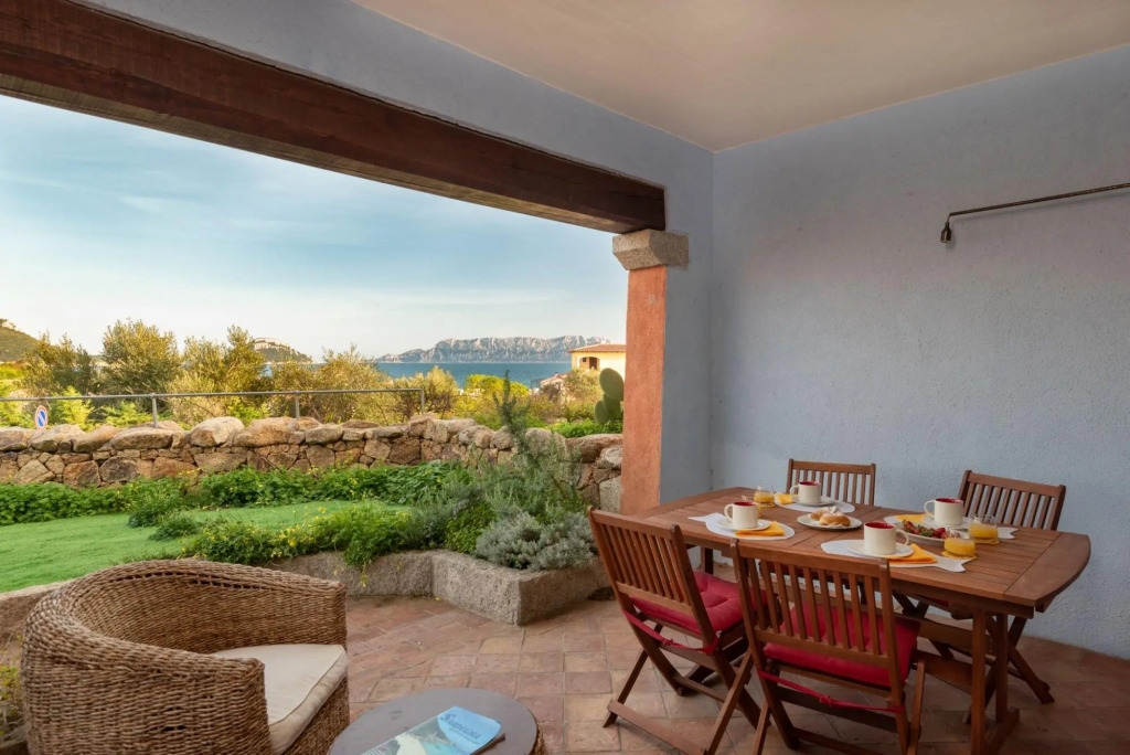 It is located on the ground floor and consists of a large room with a double bed, a bathroom with a-MOLARA 1_PT