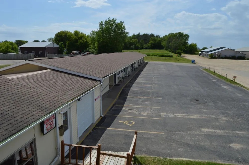 Midway Motel