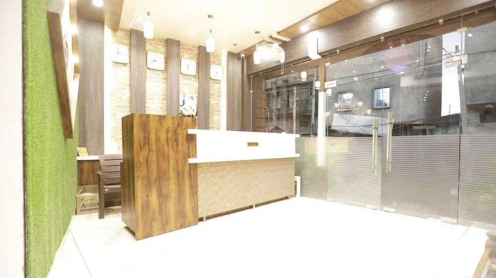 OYO 77326 Hotel Royal View