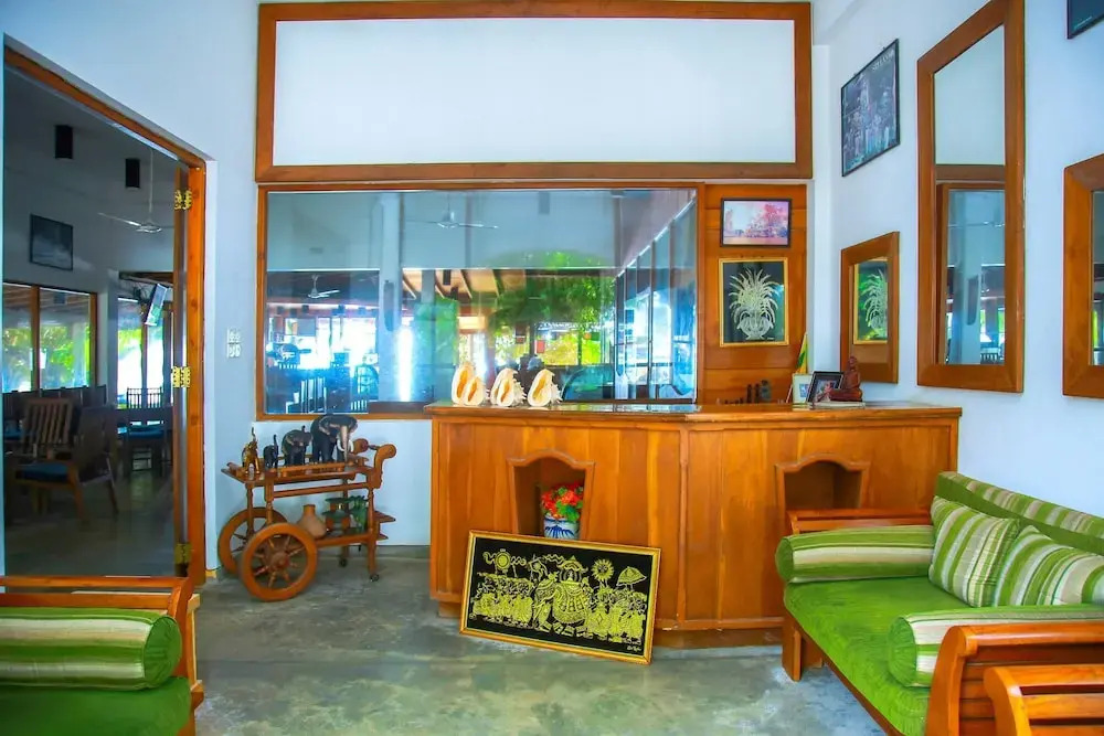 Oyo 390 Surf Sea Breeze Land Side