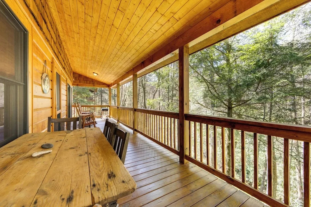 5 Mi to 9-hole Golf! Creekside Sapphire Escape