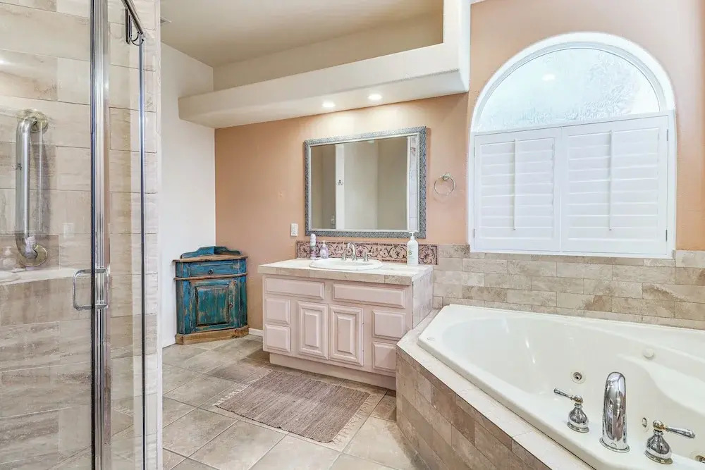 Summer Hikes! Mtn-view Gem w/ Hot Tub in Ruidoso