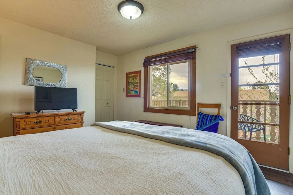 11-min Walk to Santa Fe Plaza! Condo w/ Pool