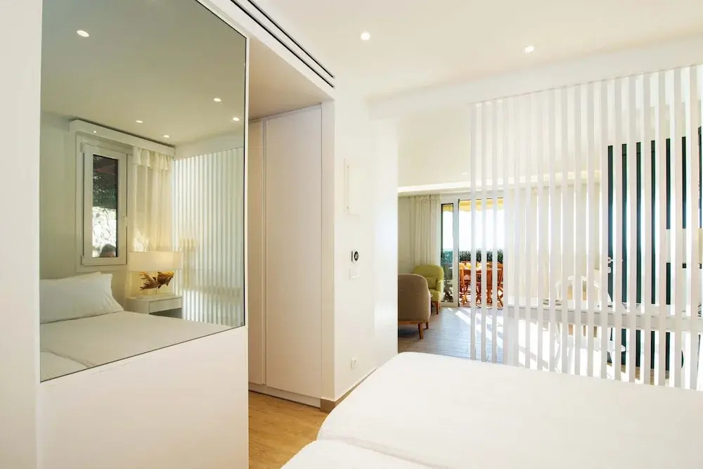 Glyfada Glow Suites by CorfuEscapes