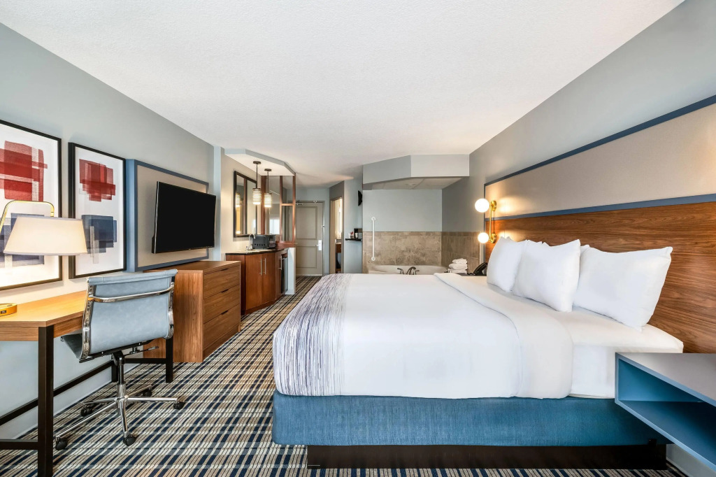 AmericInn by Wyndham Fairfield
